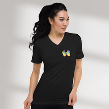 Charger l'image dans la galerie, T-shirt unisexe col V "Solidarité" en langue des signes