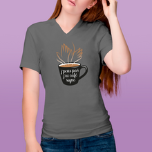 Charger l'image dans la galerie, T-shirt à col V unisexe "J'peux pas, j'ai café signe"