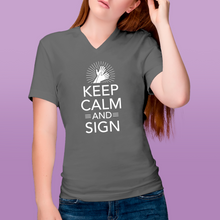 Charger l'image dans la galerie, T-shirt à col V unisexe "Keep calm and sign"