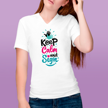 Charger l'image dans la galerie, T-shirt à col V unisexe "Keep calm and sign" 2