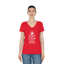 Charger l&#39;image dans la galerie, T-shirt à col V pour femme &quot;Keep calm and sign&quot;
