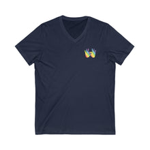 Charger l&#39;image dans la galerie, T-shirt à col V unisexe &quot;Solidarité&quot; en langue des signes
