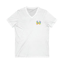 Charger l&#39;image dans la galerie, T-shirt à col V unisexe &quot;Solidarité&quot; en langue des signes
