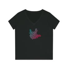 Charger l&#39;image dans la galerie, T-shirt à col V pour femme &quot;I love you&quot; en langue des signes 3
