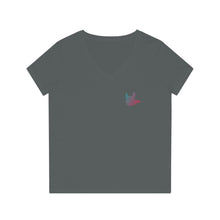 Charger l&#39;image dans la galerie, T-shirt à col V pour femme &quot;I love you&quot; en langue des signes 2
