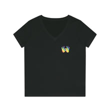 Charger l&#39;image dans la galerie, T-shirt à col V pour femme &quot;Solidarité&quot; en langue des signes
