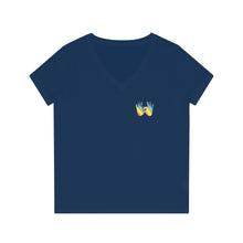 Charger l&#39;image dans la galerie, T-shirt à col V pour femme &quot;Solidarité&quot; en langue des signes
