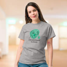 Charger l'image dans la galerie, T-shirt unisexe "L'œil sert d'oreille au sourd"
