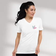 Charger l'image dans la galerie, T-shirt unisexe col V "I love you" en langue des signes
